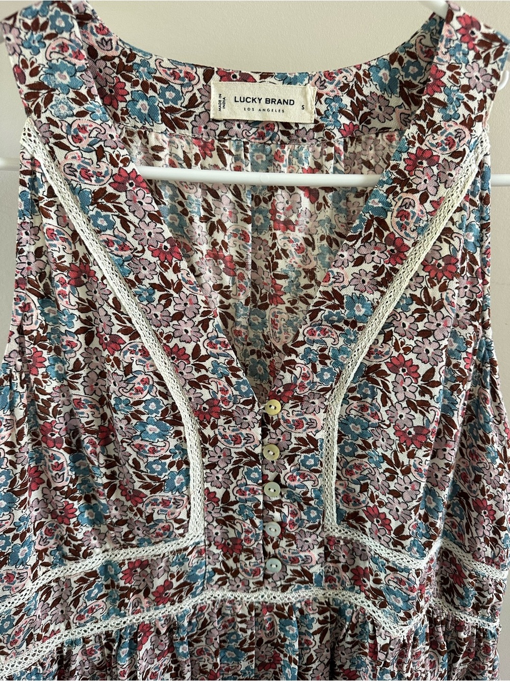 đ Lucky Brand Floral V-Neck dress - Picture 4 of 10